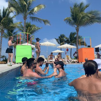 Hotel Riu Dunamar - Pool party - Hotels Near Me - Cancun, ROO