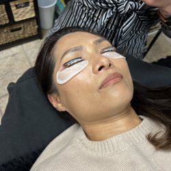 Contessa Montgomery LE - My friend Tuk having her eyelashes curled and tinted