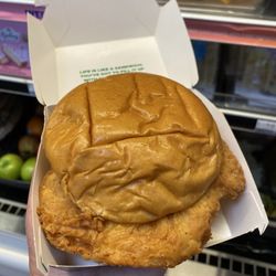 7-Eleven - Chicken sandwich before adding condiments
