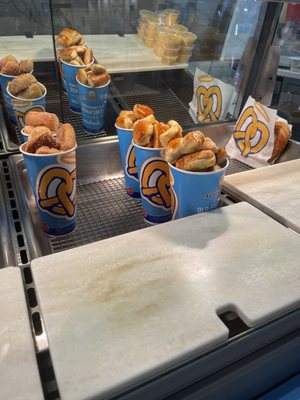 Auntie Anne's by null