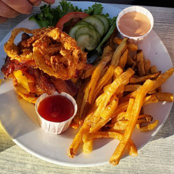 Sawtooth Brewery Public House - Elk burger with fries - Brewpubs Near Me - Ketchum, Idaho Sawtooth Brewery Public House - Elk burger with fries - Brewpubs Near Me - Ketchum, Idaho