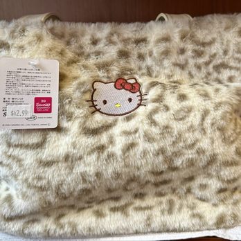 Fantom Comics - Hello Kitty purse. It was so soft. - Comic Books Near Me - Washington, DC, District of Columbia