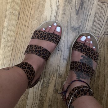 Diva's Nails - Regular Pedicure - Nail Salons Near Me - Burbank, California Diva's Nails - Regular Pedicure - Nail Salons Near Me - Burbank, California