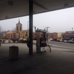 7-Eleven - The corner of division and 2nd ace