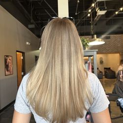 Diviniti Salon