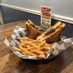 Socky's Bar & Grill