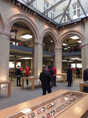 Apple Regent Street by null