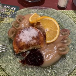 Cafe Am Stadtpark - Sächsische Quarkkeulchen. It's delicious!