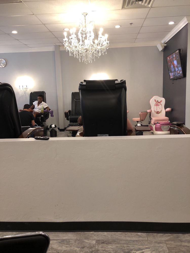 DIVINE NAILS 38 Photos & 40 Reviews Nail Salons 631 SW 19th St