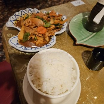 Cha Da Thai - Lovely serving wear. - Thai Near Me - Winston Salem, North Carolina Cha Da Thai - Lovely serving wear. - Thai Near Me - Winston Salem, North Carolina