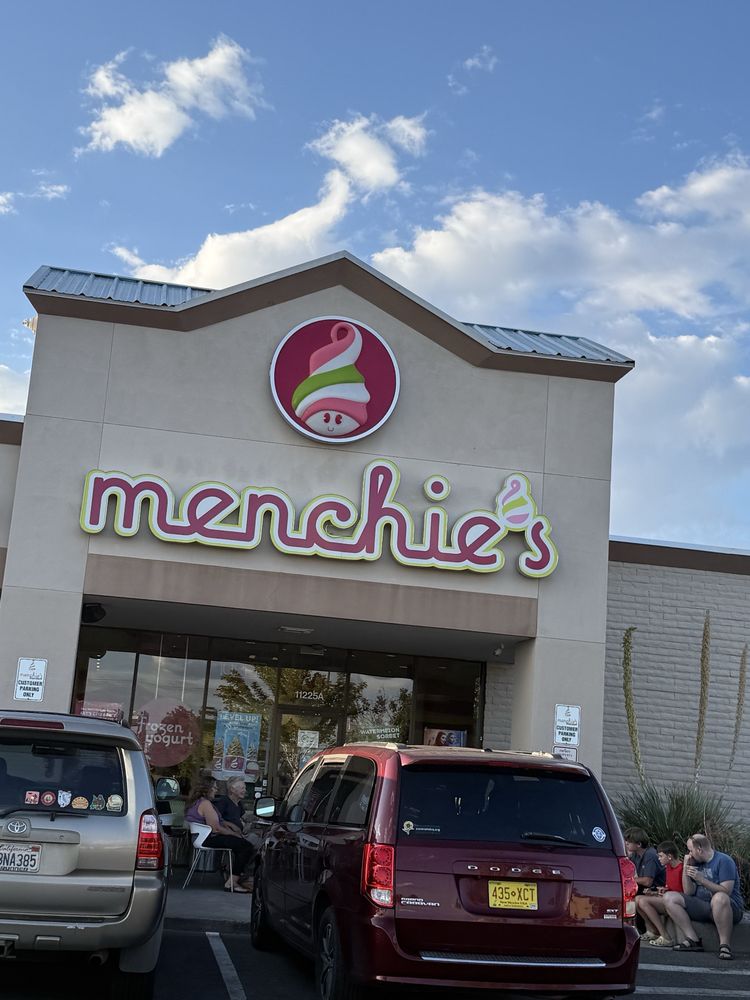 Menchie's Frozen Yogurt Logo