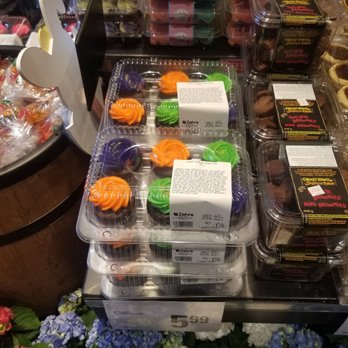 Zehrs - a variety of cupcakes on display - Grocery Near Me - Kitchener, Ontario