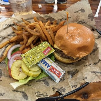 Food and Beer - Basic Cheeseburger - Burgers Near Me - Venice, Florida