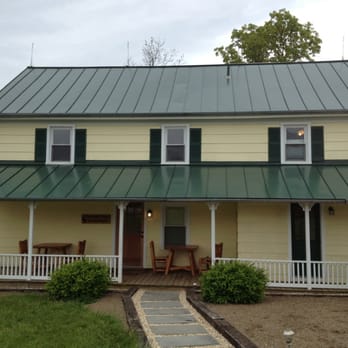 Hiddencroft Vineyards - Cute little house! - Wine Tasting Room Near Me - Lovettsville, Virginia Hiddencroft Vineyards - Cute little house! - Wine Tasting Room Near Me - Lovettsville, Virginia