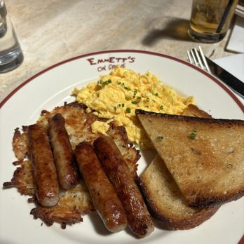 Emmett's On Grove - 2 eggs - Pizza Near Me - New York, New York