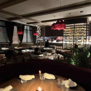 Dēliz - Setting - Italian Near Me - Chicago, Illinois