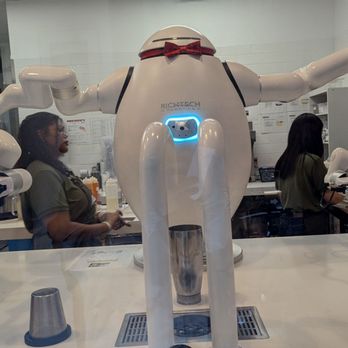 Cloutea - Robot barista - Bubble Tea Near Me - Las Vegas, Nevada