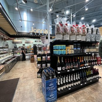 Jonna's Market - Pizza Near Me - Howell, Michigan