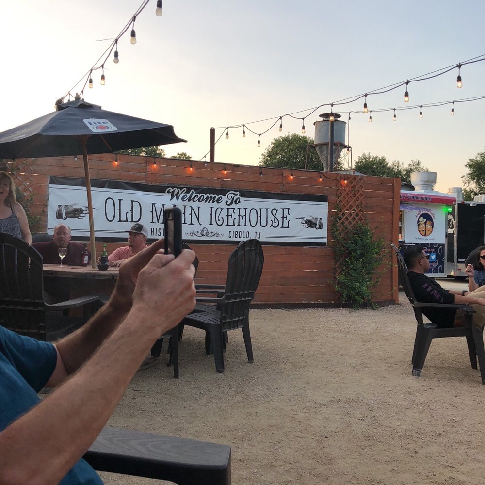 Old Main Icehouse - Sports Bars Near Me - Cibolo, Texas