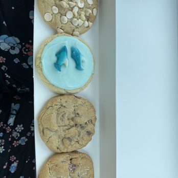 Crumbl - South County - Macadamia nut, sugar shark, chocolate chip and sea salt and toffee cookies - Bakeries Near Me - St. Louis, Missouri
