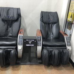 Yreka Truck Stop - Massage chairs
