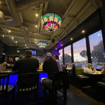 Colton's Social House - Atmosphere - New American Near Me - Clovis, California