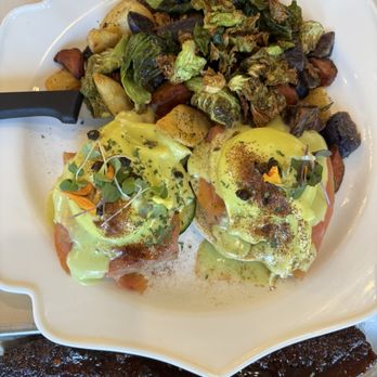 Sweet Maple - Eggs Benedict - Breakfast & Brunch Near Me - Cupertino, California
