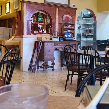 Frank's Pizza of Pompton Lakes - Holiday decor - Pizza Near Me - Pompton Lakes, New Jersey Frank's Pizza of Pompton Lakes - Holiday decor - Pizza Near Me - Pompton Lakes, New Jersey