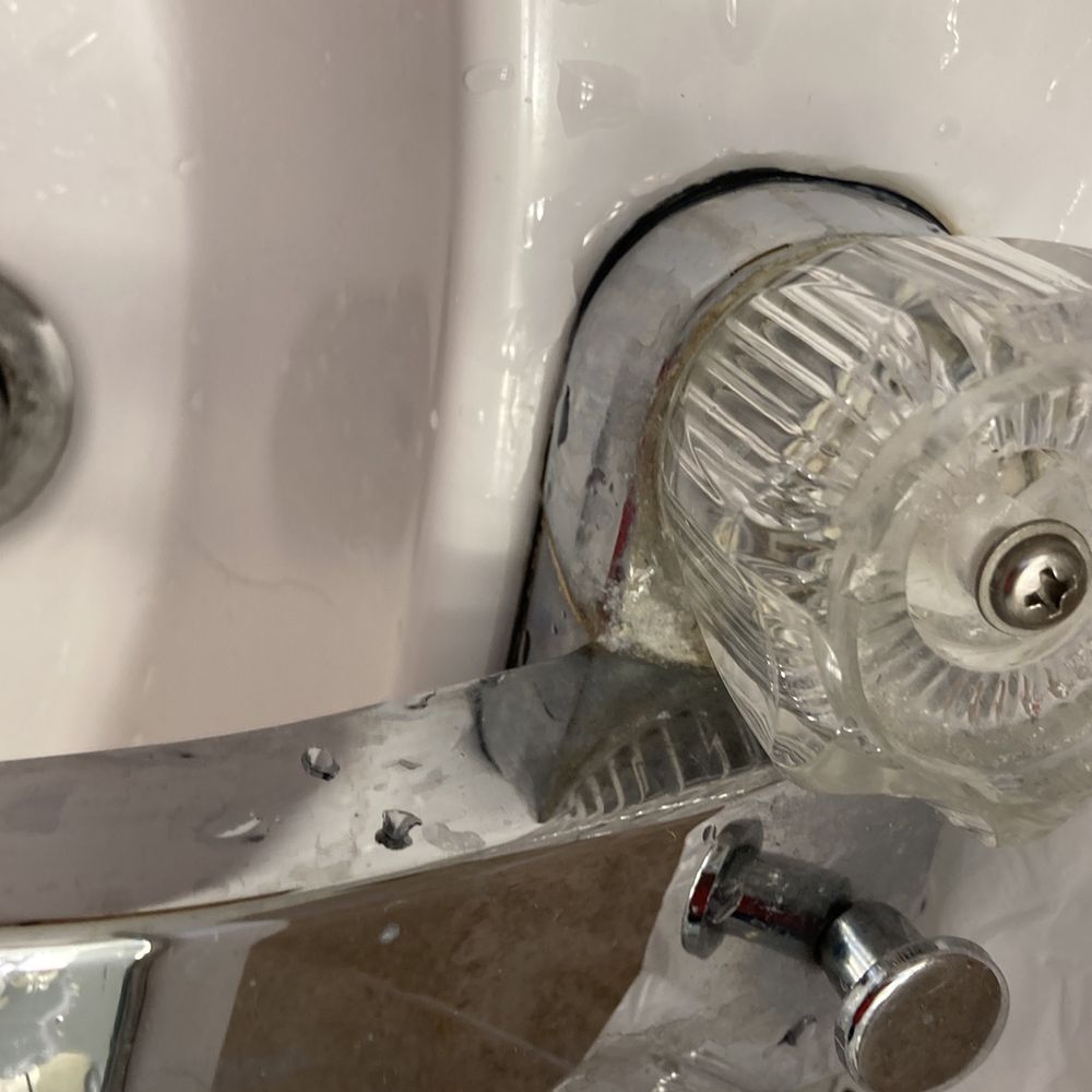 Williamstown Motel - Grime around back of knobs.  No one ever took Time to clean and it's all built up and gross. Room #5 - Hotels Near Me - Williamstown, Massachusetts
