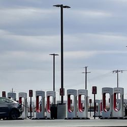 Tesla Supercharger - Not crowded