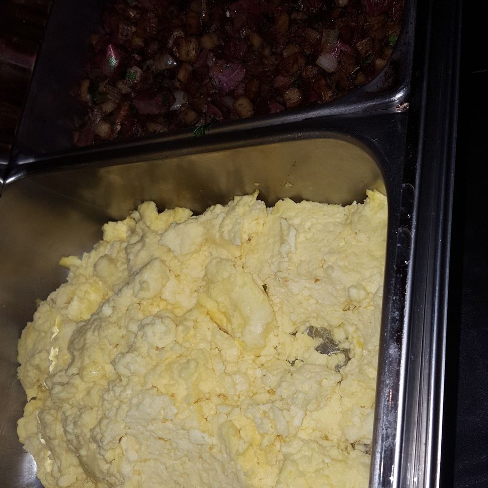 Three Blind Mice Irish Pub - Brunch buffet !!!! - Irish Pub Near Me - Mount Clemens, Michigan