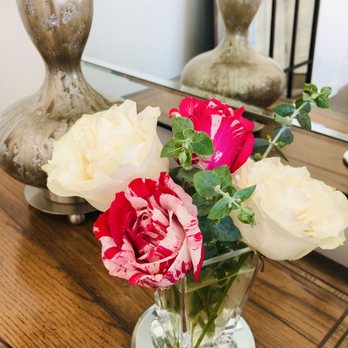 The New Inn - Fresh flowers next to your bed - Hotels Near Me - Temecula, California The New Inn - Fresh flowers next to your bed - Hotels Near Me - Temecula, California