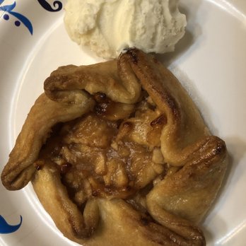Jake's Steakhouse - Sorry for paper plate - apple tart with vanilla ice cream - Steakhouses Near Me - Tehachapi, California