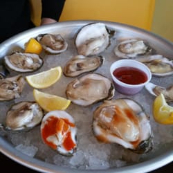 El Barquito Oyster Bar - Yummy oysters!