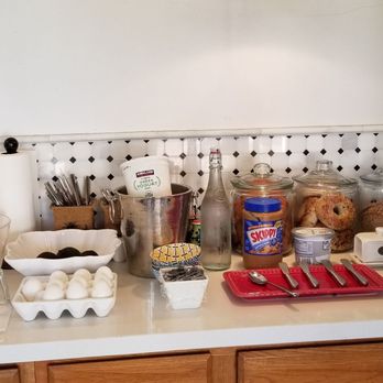 La Maison Hotel - More of more than continental breakfast. - Hotels Near Me - Palm Springs, California