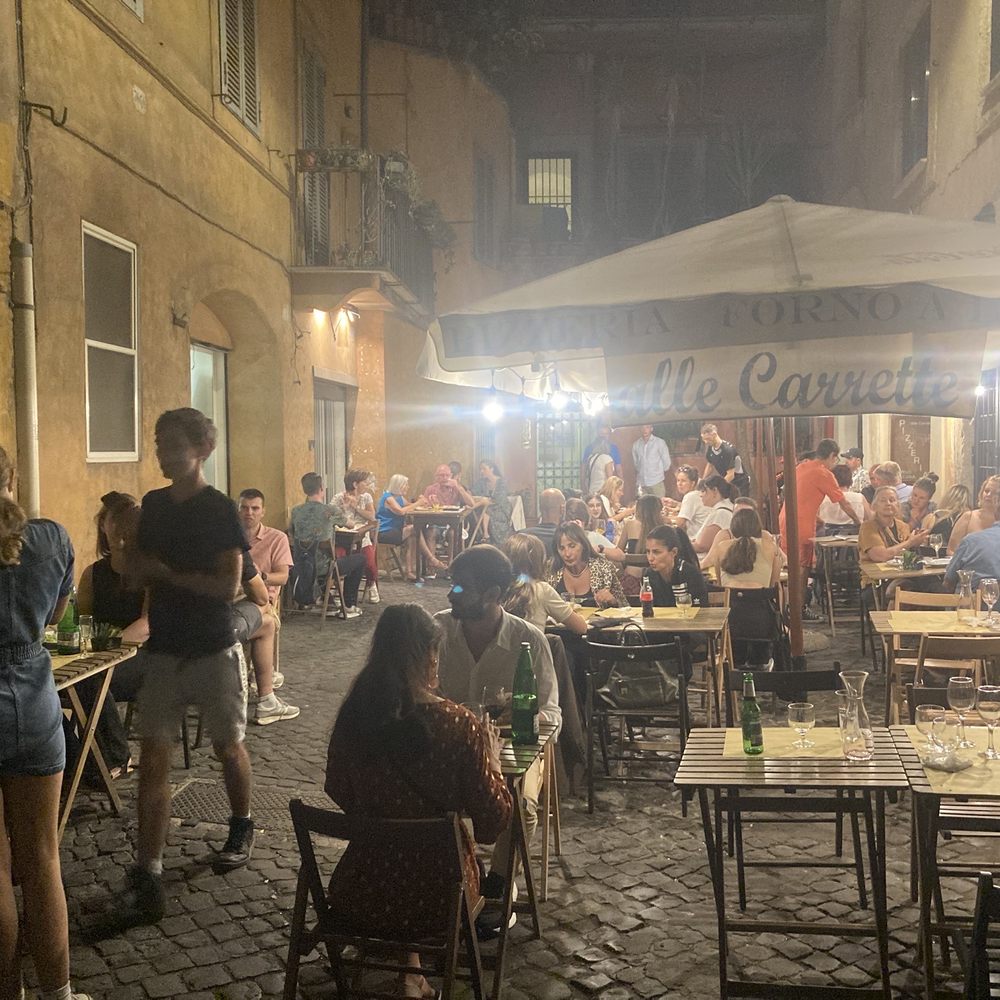 Alle Carrette - Plenty of outside dining - Pizza Near Me - Rome, RM