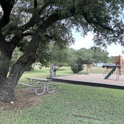 Villa Vista Park - Shady picnic spot