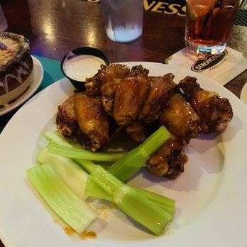 Cryan's Tavern - BEST WINGS EVERRR - Pizza Near Me - Annandale, New Jersey