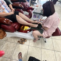 Extremely rude lady painting my toes.... Extremely rude lady painting my toes....