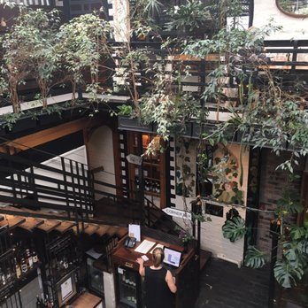Ubiquitous Chip - Interior - Bars Near Me - Glasgow, GLG