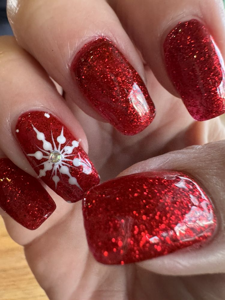 9 Essentials Nail Spa Logo