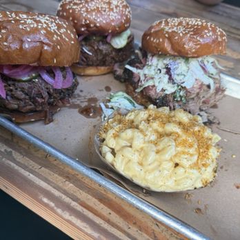 Moo's Craft Barbecue - Mac and cheese small Pulled pork - Barbeque Near Me - Los Angeles, California