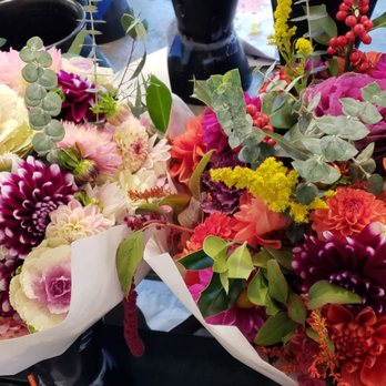 Belltown Inn - Beautiful flowers from the market - Hotels Near Me - Seattle, Washington