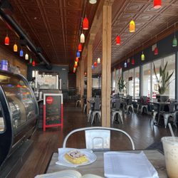 Jitterz Coffee - Lights and establishment are great for a morning of studying