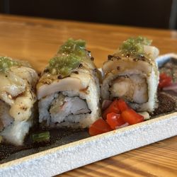 Land of Sushi - Seared scallop roll