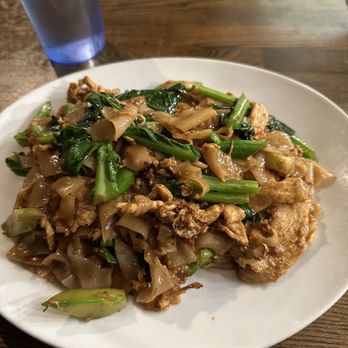 Sweetee Thai Cafe - Pad See Ew - Thai Near Me - Artesia, California Sweetee Thai Cafe - Pad See Ew - Thai Near Me - Artesia, California
