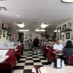 Boomarang Diner - Inside