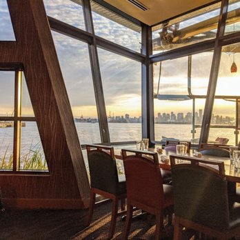 PIER 7 restaurant + bar - Before sunset - Seafood Near Me - North Vancouver, British Columbia PIER 7 restaurant + bar - Before sunset - Seafood Near Me - North Vancouver, British Columbia