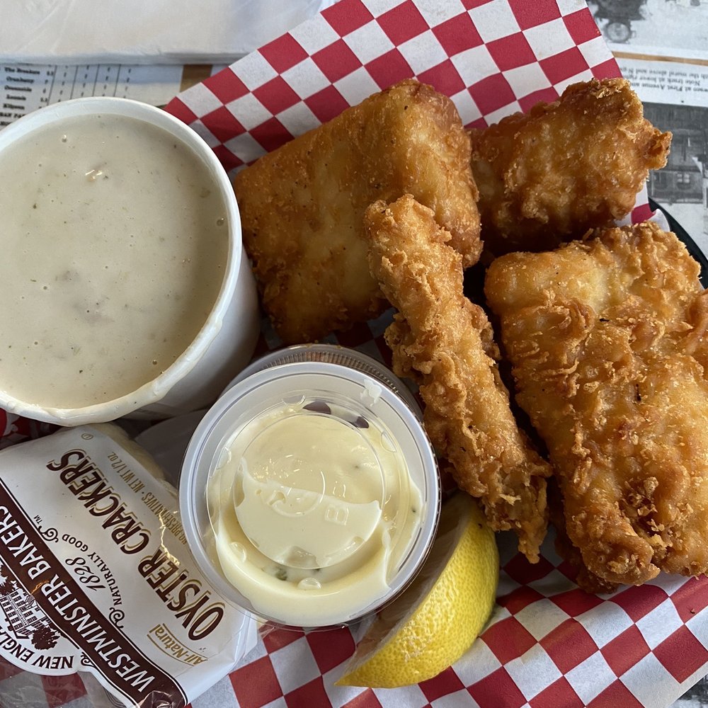 Loose Kaboose Diner - Halibut fish and chips - American Near Me - Seaview, Washington