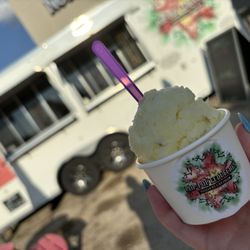 Poppopfeducchis Italian Ice and Icecream - Pineapple italian ice!